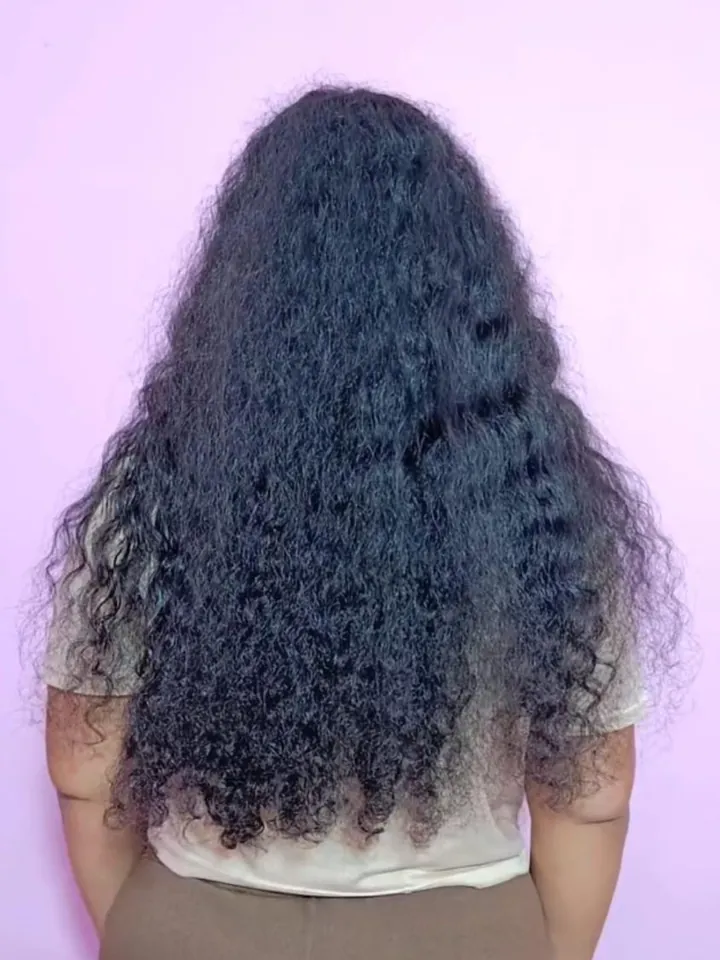 Antes del alisado vegano: cabello rizado con mucho frizz